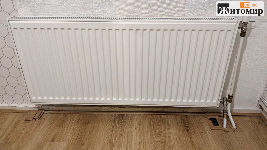 Replacement_of_a_central_heating_radiator,_Hillegersberg,_Rotterdam_(2022)_06