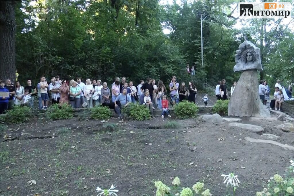 Пам’ятник Кузьмі Скрябіну в Коростишеві потрапив до всеукраїнської добірки незвичних скульптур - Інформація, Україна. Джерело: Zhitomir-OnLine Пам’ятник Кузьмі Скрябіну в Коростишеві потрапив до всеукраїнської добірки незвичних скульптур - фото №