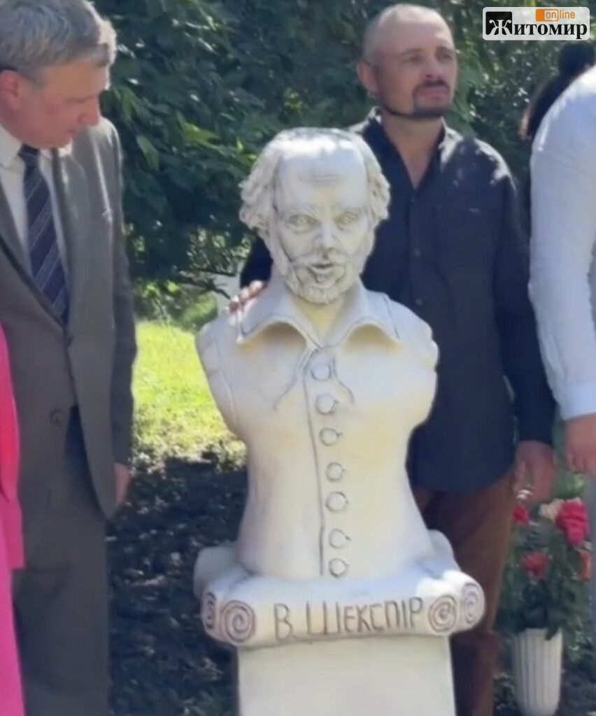 Пам’ятник Кузьмі Скрябіну в Коростишеві потрапив до всеукраїнської добірки незвичних скульптур - Інформація, Україна. Джерело: Zhitomir-OnLine Пам’ятник Кузьмі Скрябіну в Коростишеві потрапив до всеукраїнської добірки незвичних скульптур - фото №1