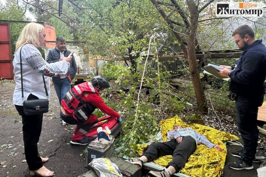 Ракетний удар, десятки постраждалих і реанімація: у Житомирі влаштували незвичне ралі для «швидких» - фото №2