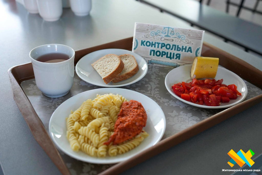 Новий харчоблок за 19 млн грн запрацював у ліцеї №4 Житомира - Інформація. Джерело: Zhitomir-OnLine Новий харчоблок за 19 млн грн запрацював у ліцеї №4 Житомира - фото №1
