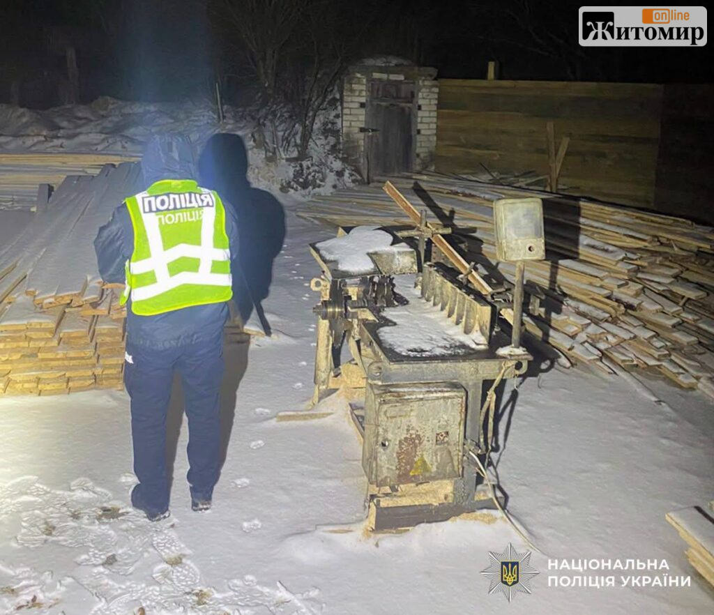 Два трактори з шестиметровими колодами: на Житомирщині викрили схему незаконних порубок - Інформація. Джерело: Zhitomir-OnLine Два трактори з шестиметровими колодами: на Житомирщині викрили схему незаконних порубок - фото №