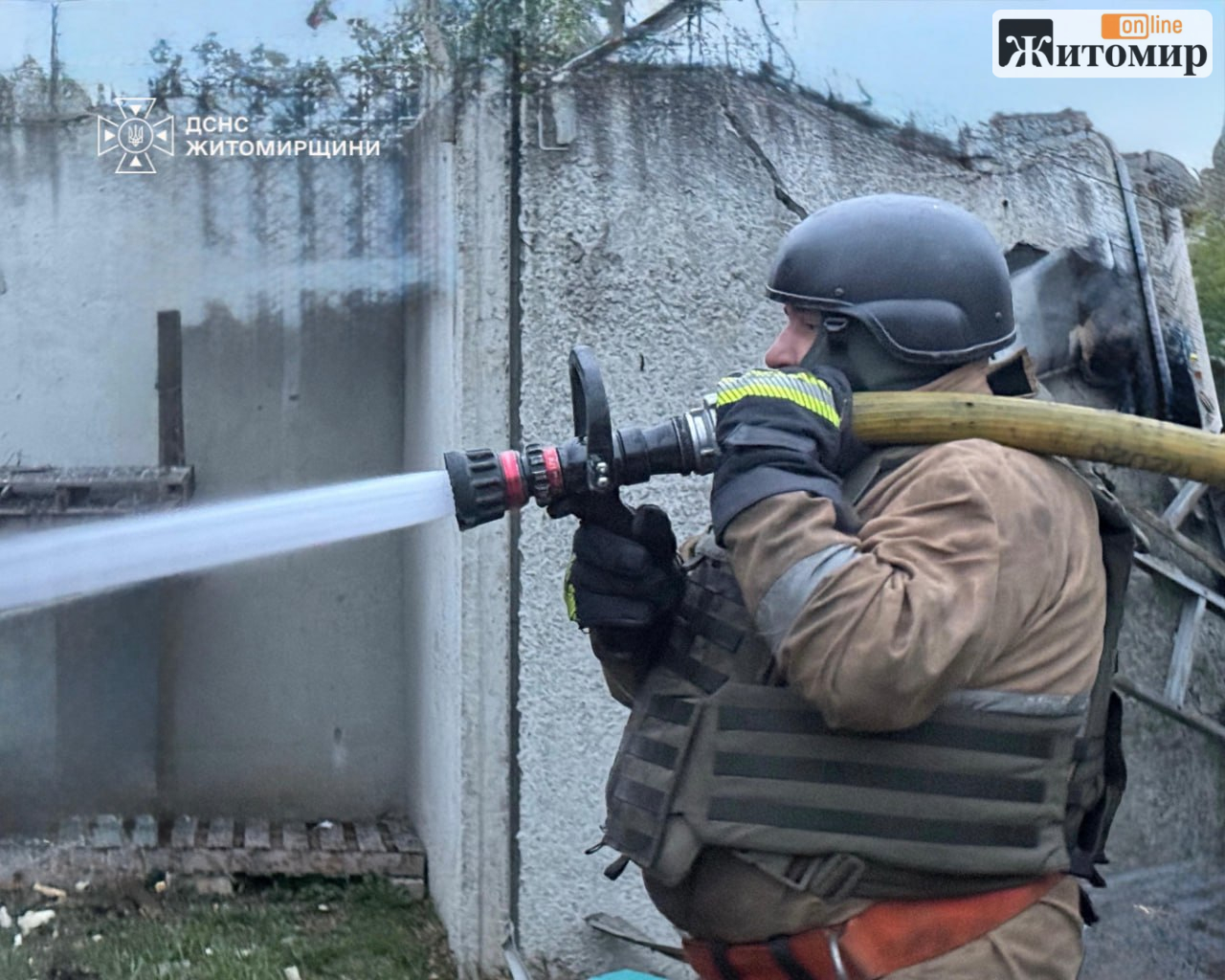 Двоє загиблих, двоє в лікарні: за добу дрони РФ пошкодили на Житомирщині 4 АЗК та інфраструктуру