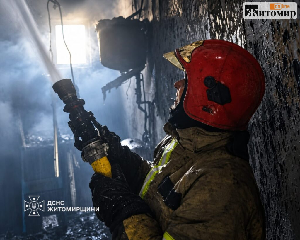 Пожежа у Клітчині охопила 120 квадратів даху приватного будинку