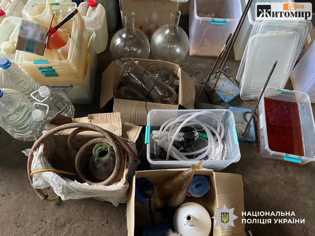 У Житомирському районі подружжя з Кривого Рогу облаштувало нарколабораторію на території колишньої ферми