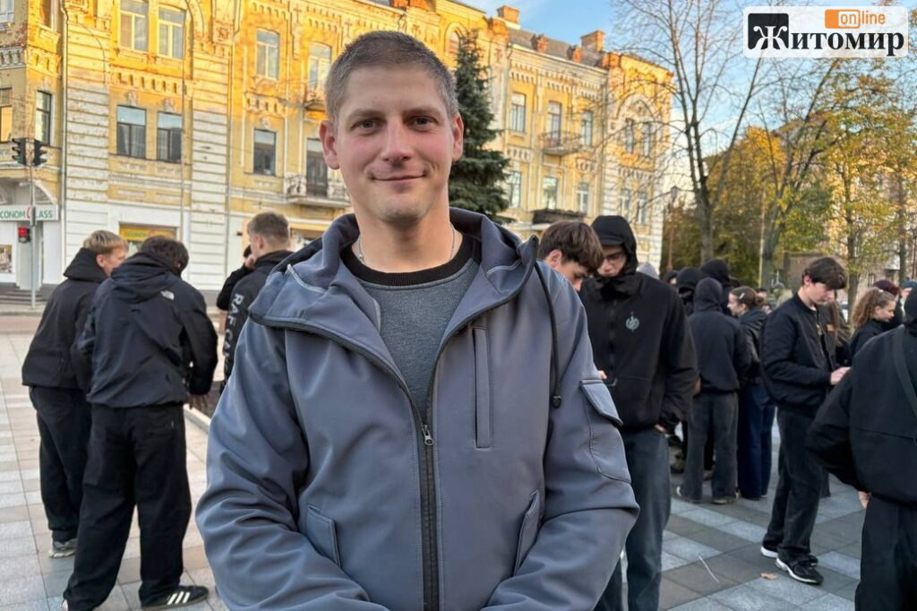 У Житомирі пройшла хода до 84-ї річниці створення УПА: до маршу долучилися молодь і військові - Події, Фоторепортаж. Джерело: Zhitomir-OnLine 0ba18a942669c6e9