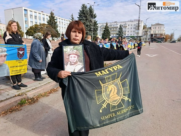 У Коростені близько сотні людей вийшли на підтримку полонених і зниклих безвісти військових - Події. Джерело: Zhitomir-OnLine 1161739233920e31