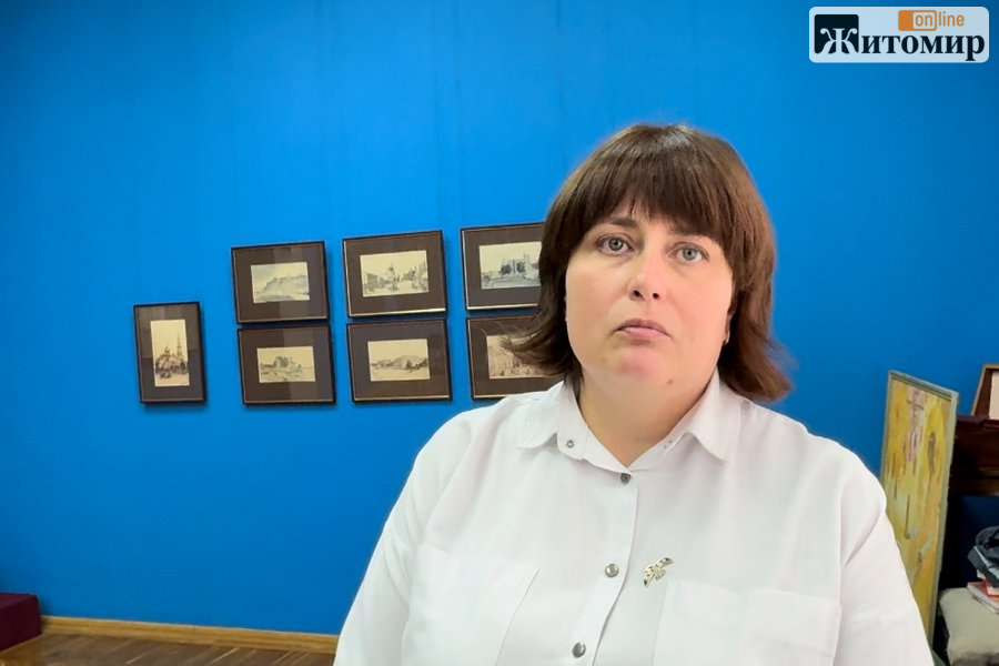 Вішак із птахом, сувій Тори та старовинні меблі: які незвичайні речі зберігає музей у Житомирі - Корисна інформація Житомира та Житомирщини, Культура, Фоторепортаж. Джерело: Zhitomir-OnLine 1a7514a7aac06e3b
