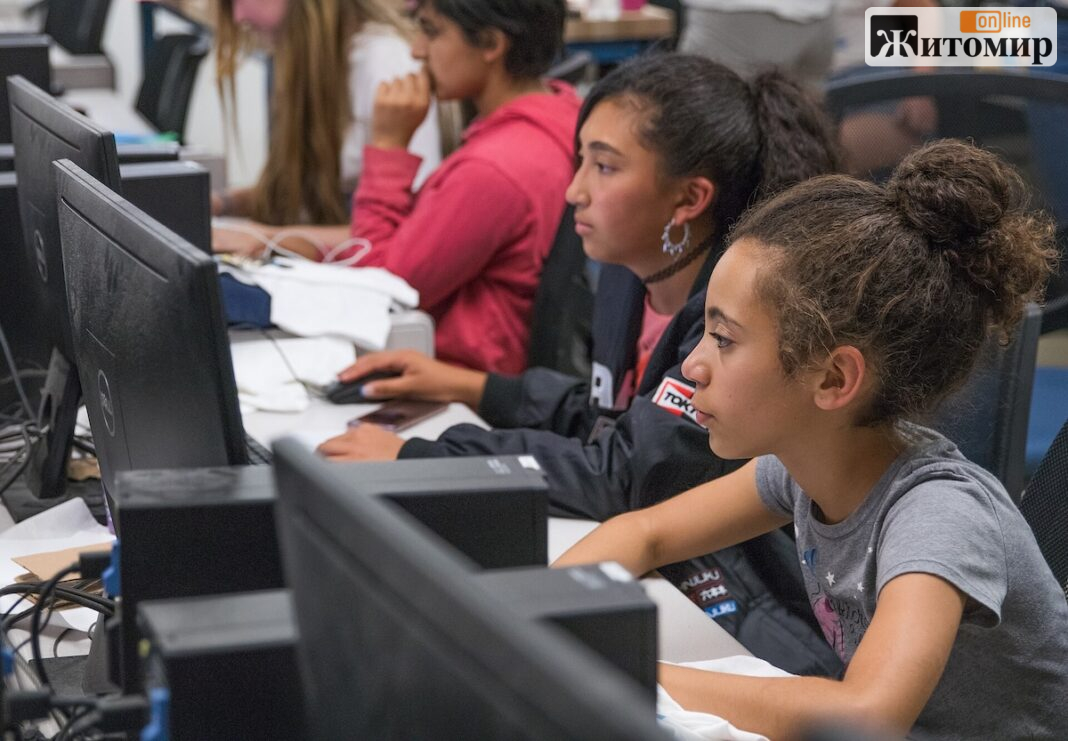 2018_UC_Davis_C-STEM_GIRL_Camp_(41220900410) 2018_UC_Davis_C-STEM_GIRL_Camp_(41220900410)