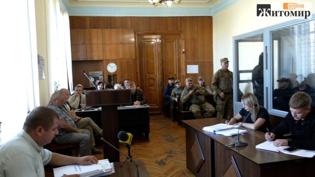 4d7aa01a18ad8119 Засідання суду у справі 10 чоловіків із Коростишева, яких обвинувачують у вимаганні, вбивстві, зґвалтуванні і викраденні людей