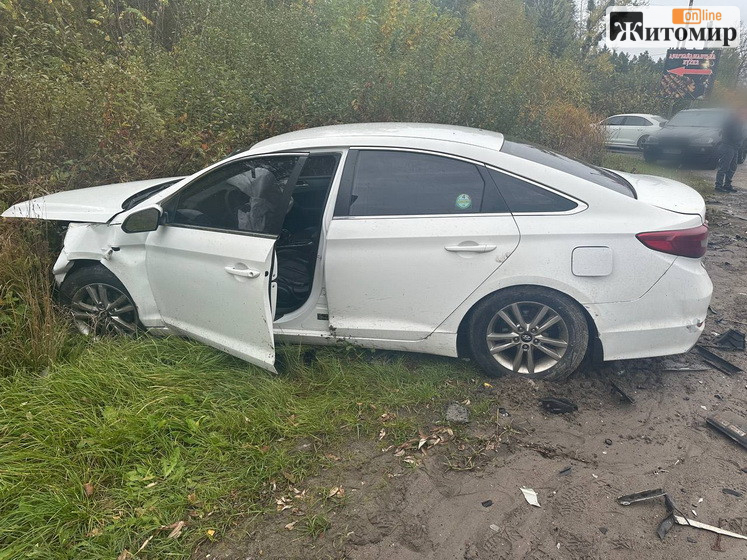 Поблизу Житомира зіткнулися ВАЗ і Hyundai: одному з водіїв знадобилася медична допомога - Події. Джерело: Zhitomir-OnLine 6acccb4d726ae_original_w859_h569