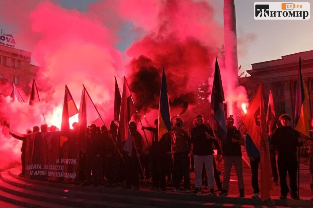 У Житомирі пройшла хода до 84-ї річниці створення УПА: до маршу долучилися молодь і військові - Події, Фоторепортаж. Джерело: Zhitomir-OnLine 819db2a2573715dd