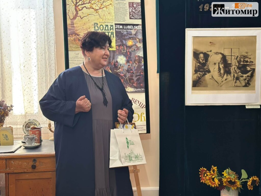 У Житомирі відкрили експозицію Валерія Шевчука: донька передала музею особисті речі, рукописи й листи