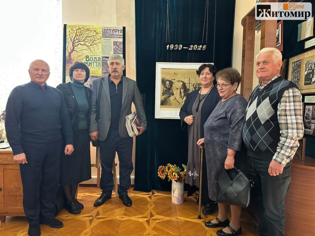 У Житомирі відкрили експозицію Валерія Шевчука: донька передала музею особисті речі, рукописи й листи