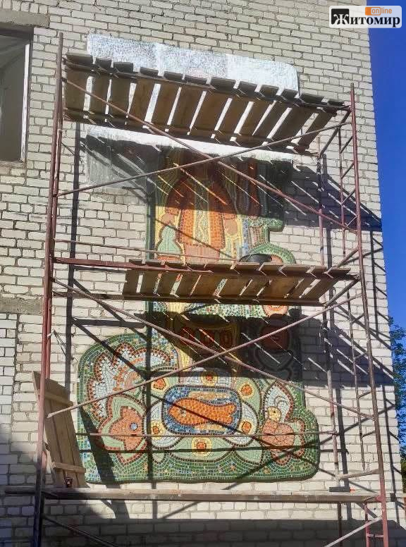 Дві мозаїки зі старого дитсадка на Польовій у Житомирі збережуть перед демонтажем будівлі - Корисна інформація Житомира та Житомирщини, Фоторепортаж. Джерело: Zhitomir-OnLine Дві мозаїки зі старого дитсадка на Польовій у Житомирі збережуть перед демонтажем будівлі