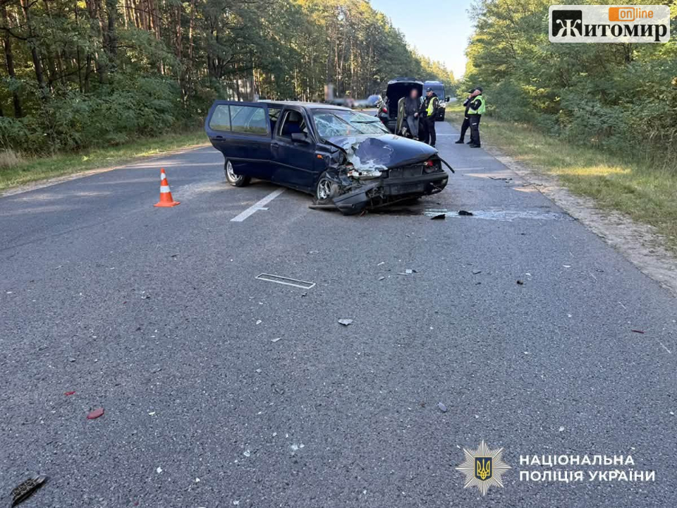 На трасі в Житомирській області зіштовхнулися три автівки: серед постраждалих – неповнолітня