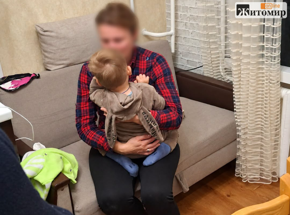 840135853_1117179207793010_8864163735739463143_n У Звягелі малолітній хлопчик випадково залишився сам у зачиненій квартирі: на допомогу прийшли рятувальники