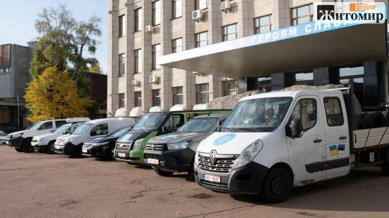 У Житомирі естонські волонтери передали українським захисникам 13 автомобілів - Корисна інформація Житомира та Житомирщини. Джерело: Zhitomir-OnLine 842006563_1997554384241093_669048844415027675_n-768x432