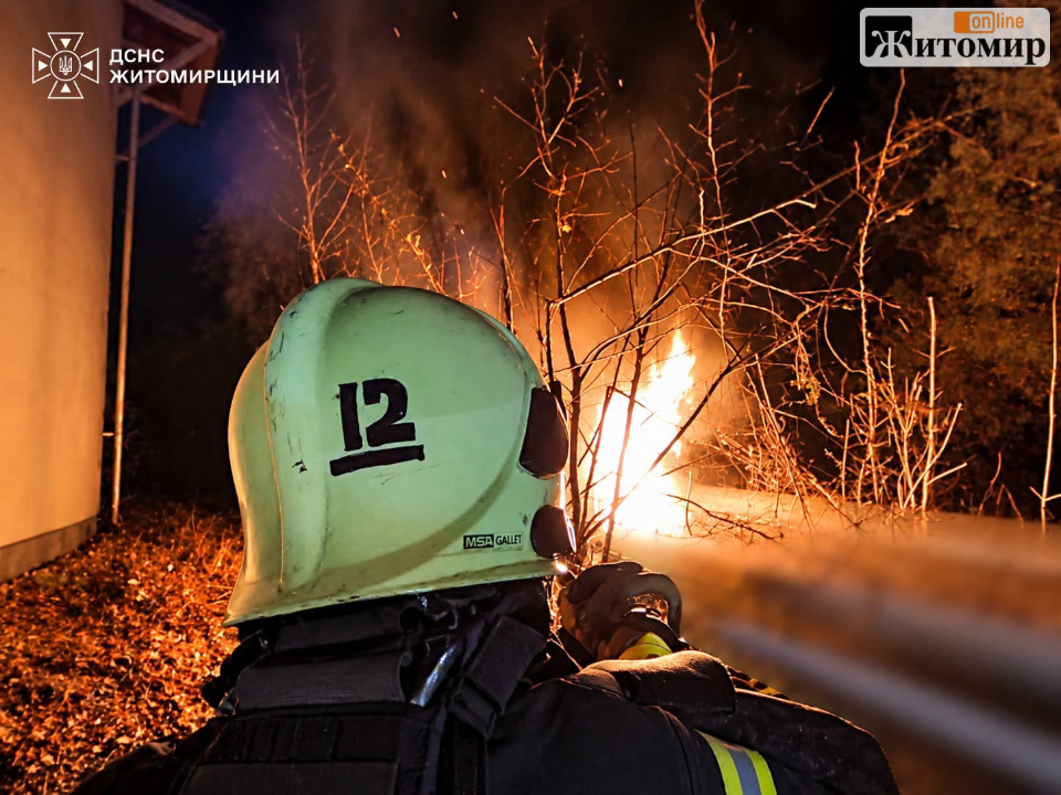Рятувальники розповіли, як ліквідовували наслідки атаки рф на півночі Житомирщини - Події. Джерело: Zhitomir-OnLine Рятувальники розповіли, як ліквідовували наслідки атаки рф на півночі Житомирщини