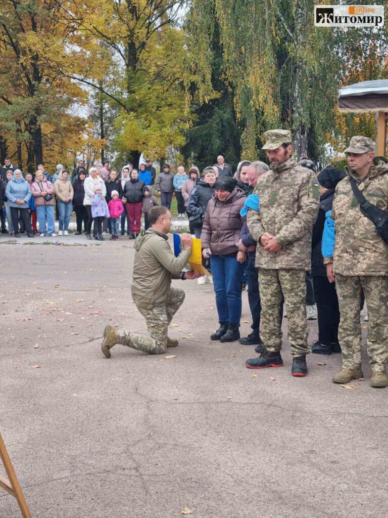 Громада на Житомирщині провела в останню путь Захисника Ігоря Дмитренка