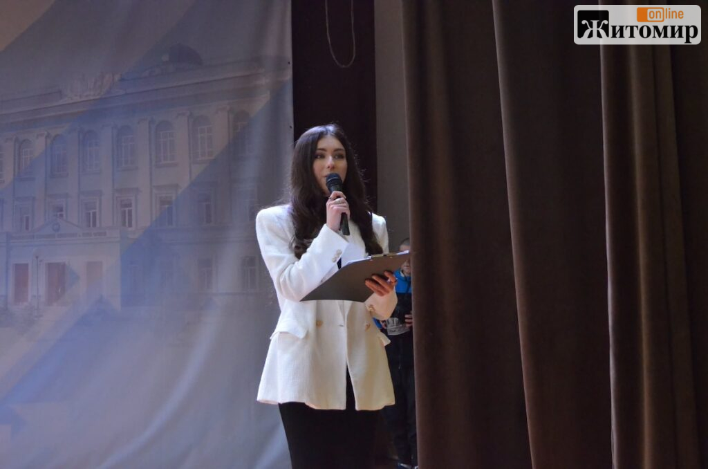 Житомирський державний університет імені Франка відзначив 107-річчя святковим концертом - Події. Джерело: Zhitomir-OnLine 854339524_3220909414773319_6102242908793653900_n.png