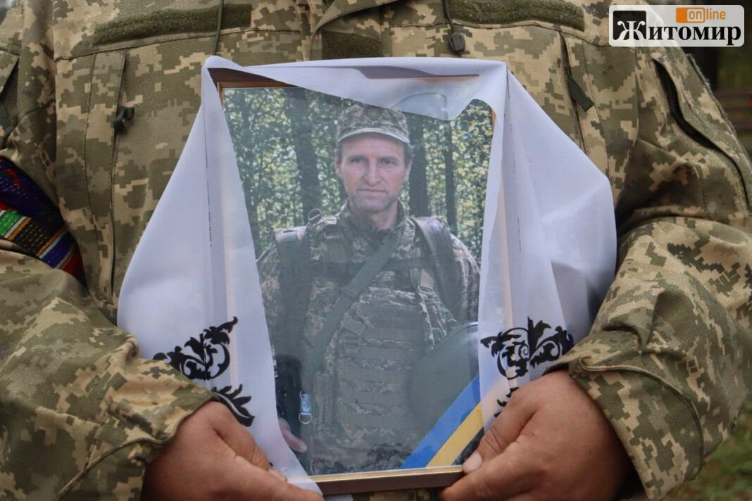 У Ружинській громаді попрощалися з військовослужбовцем Леонідом Максютою