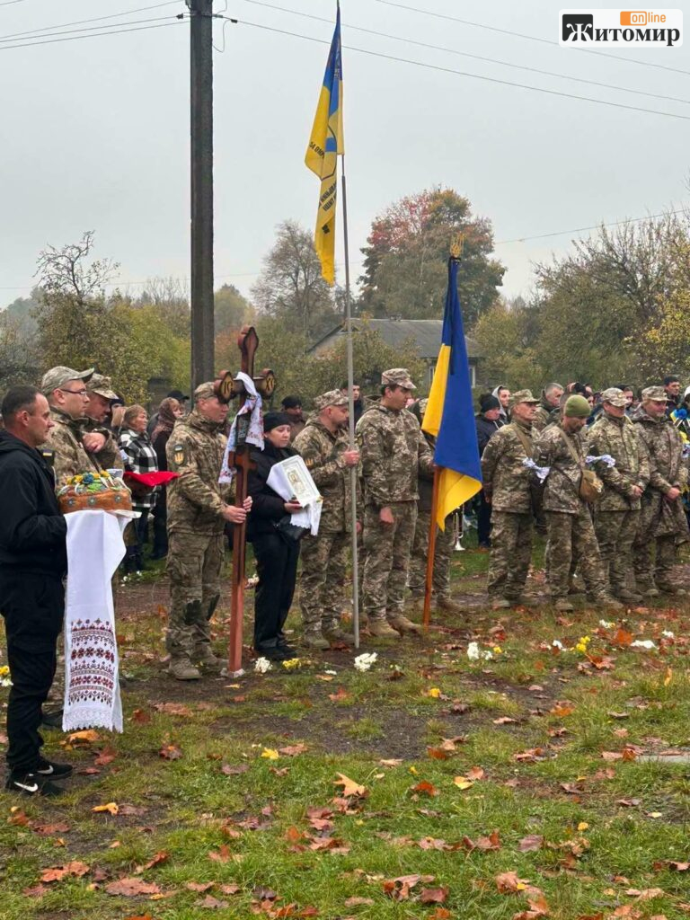 У Ємільчинській громаді попрощалися із 25-річним Захисником Романом Колобчуком - Події. Джерело: Zhitomir-OnLine У Ємільчинській громаді попрощалися із 25-річним Захисником Романом Колобчуком