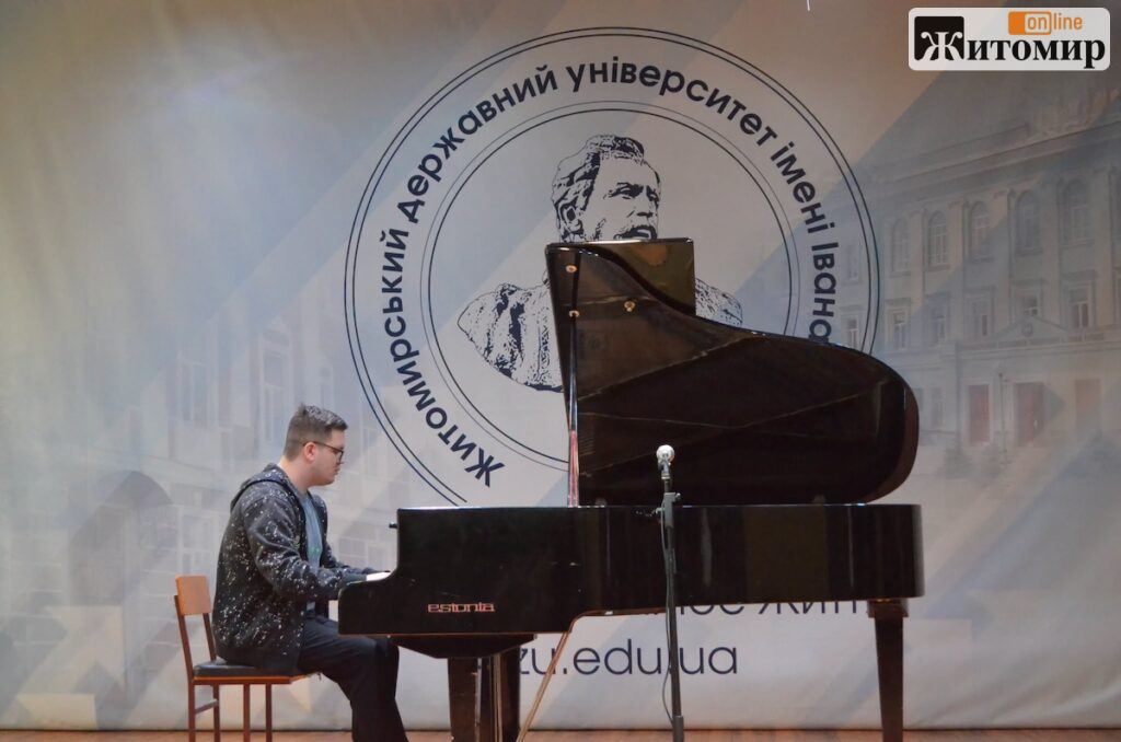 Житомирський державний університет імені Франка відзначив 107-річчя святковим концертом - Події. Джерело: Zhitomir-OnLine 854940194_4480652415539887_8289568718947909367_n.png