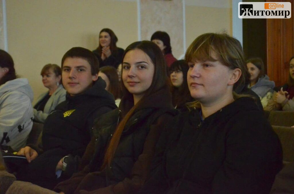 Житомирський державний університет імені Франка відзначив 107-річчя святковим концертом - Події. Джерело: Zhitomir-OnLine 855040666_1078368791731509_5532906246370944478_n.png