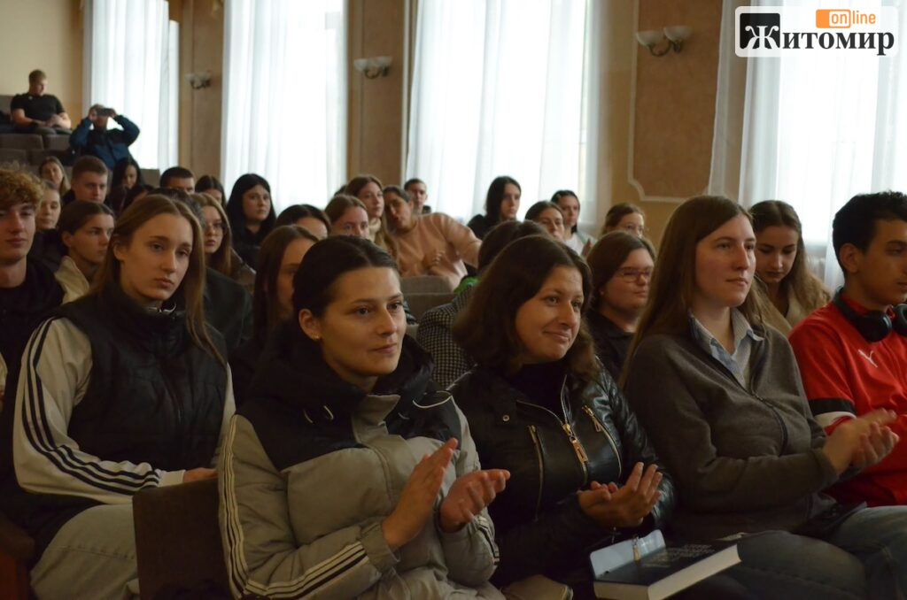 Житомирський державний університет імені Франка відзначив 107-річчя святковим концертом - Події. Джерело: Zhitomir-OnLine 855986695_1776802856983104_4192064042497060750_n.png