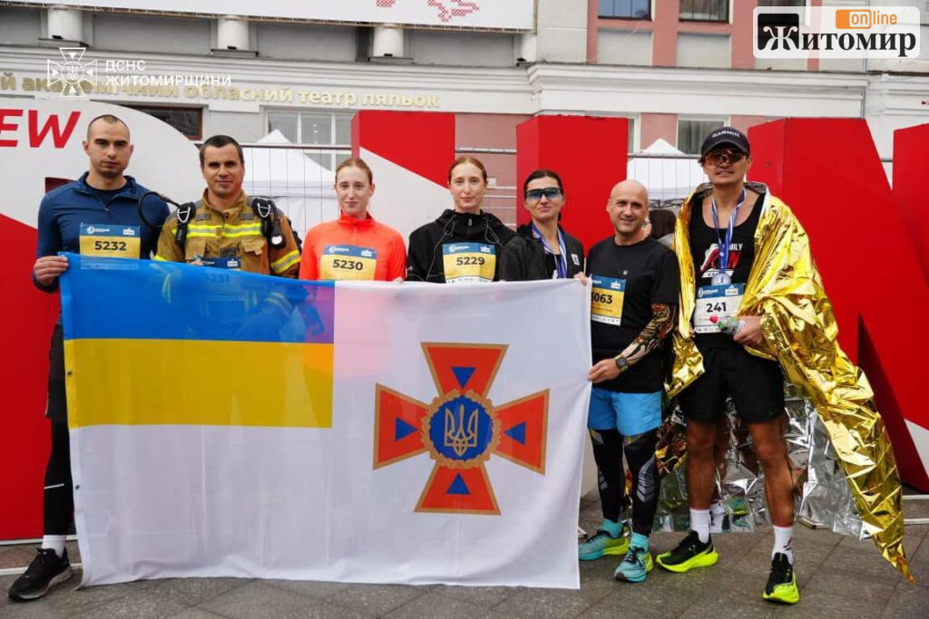 Житомирський рятувальник пробіг 5 км у бойовому спорядженні вагою близько 19 кг. ФОТО