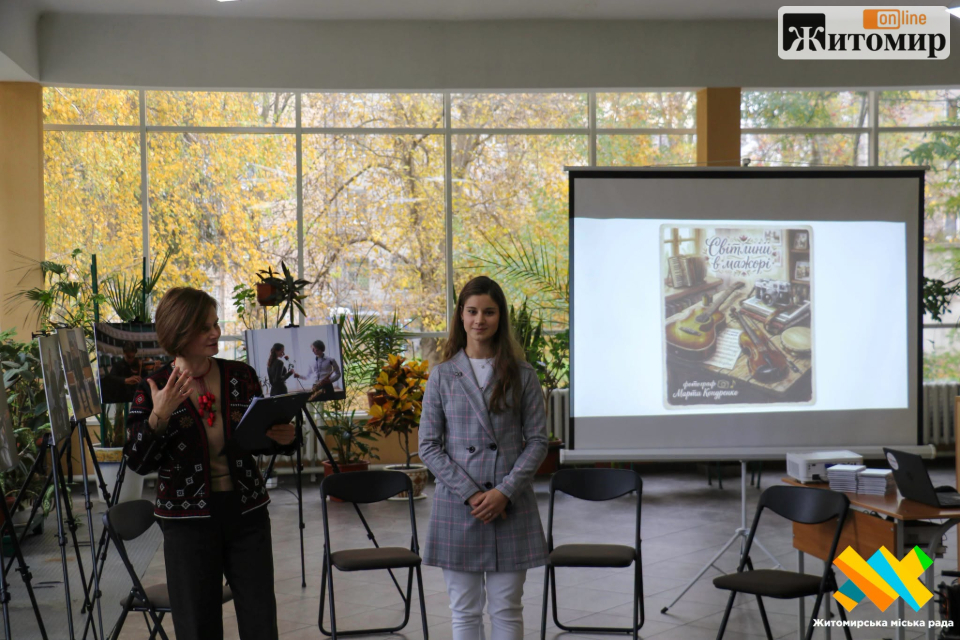 У Житомирі відкрили фотовиставку студентки музичного коледжу