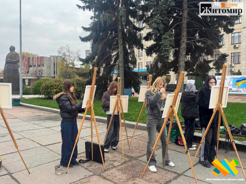 866081490_1856960458647951_5633697085240255299_n Маєток Філіпова, міськрада і Шодуарівський парк: юні художники малюють Житомир