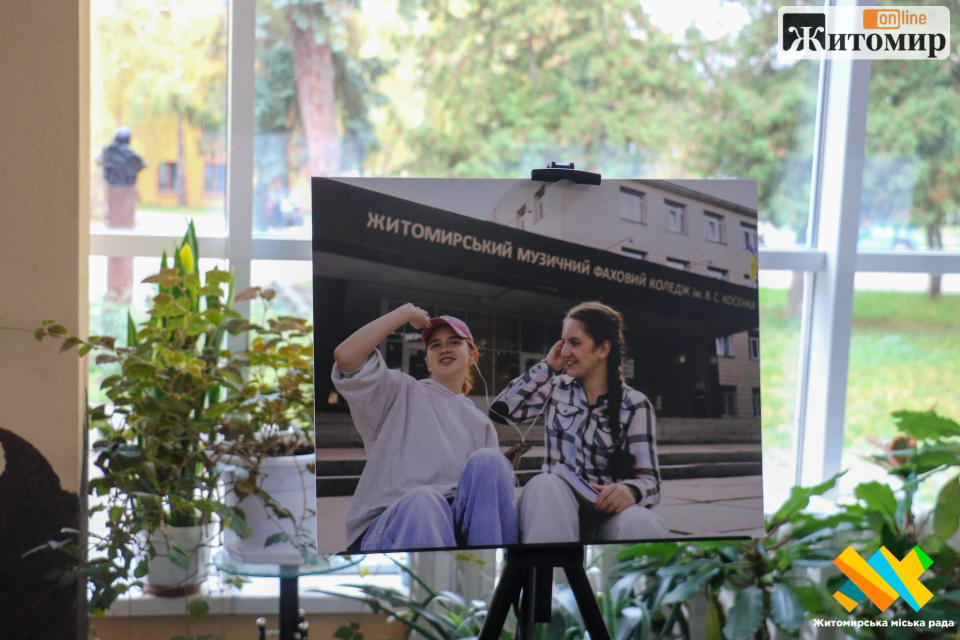 У Житомирі відкрили фотовиставку студентки музичного коледжу