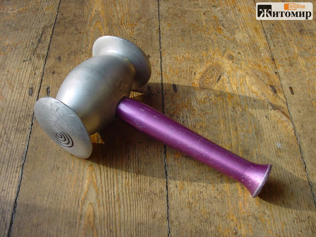 Gavel2