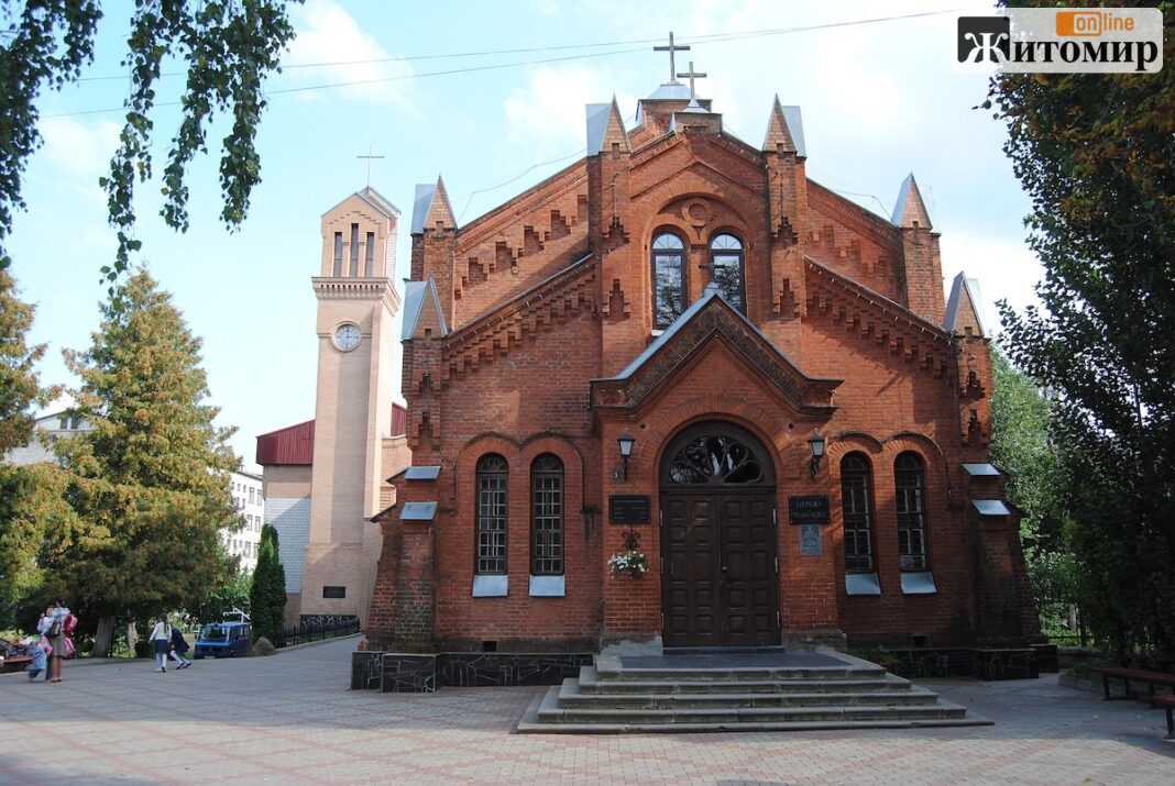 Кірха, Лютеранська кірха на вулиці Коцюбинського у Житомирі. Фото: Kot barmaglot