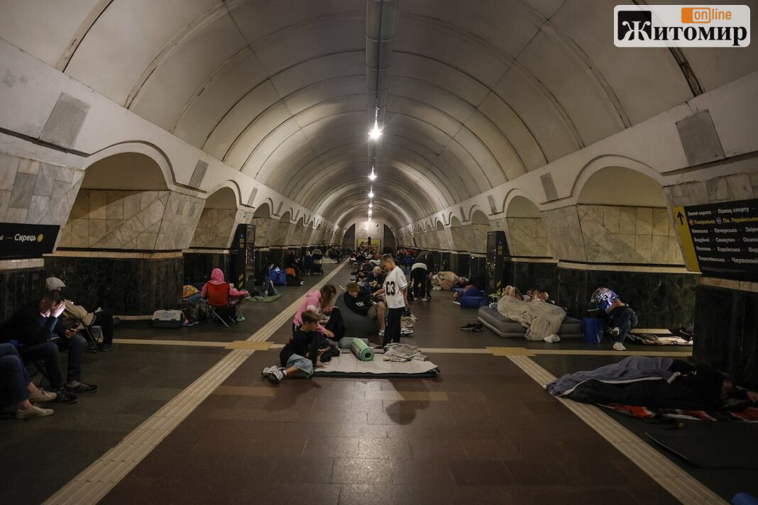 Kyiv_Metro_during_air_alert,_2025-07-28_(03) Kyiv_Metro_during_air_alert,_2025-07-28_(03)
