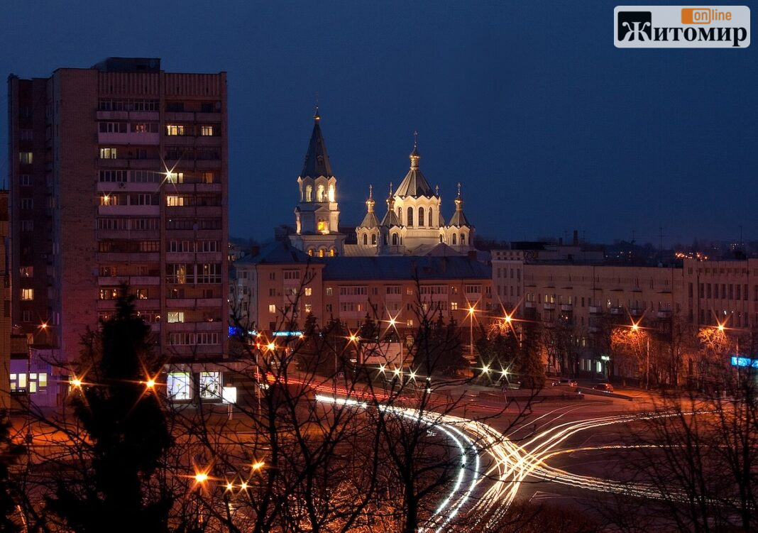 Спасо-Преображенський_собор_з_відстані Нічний Житомир. Фото: Олексій Болдирєв