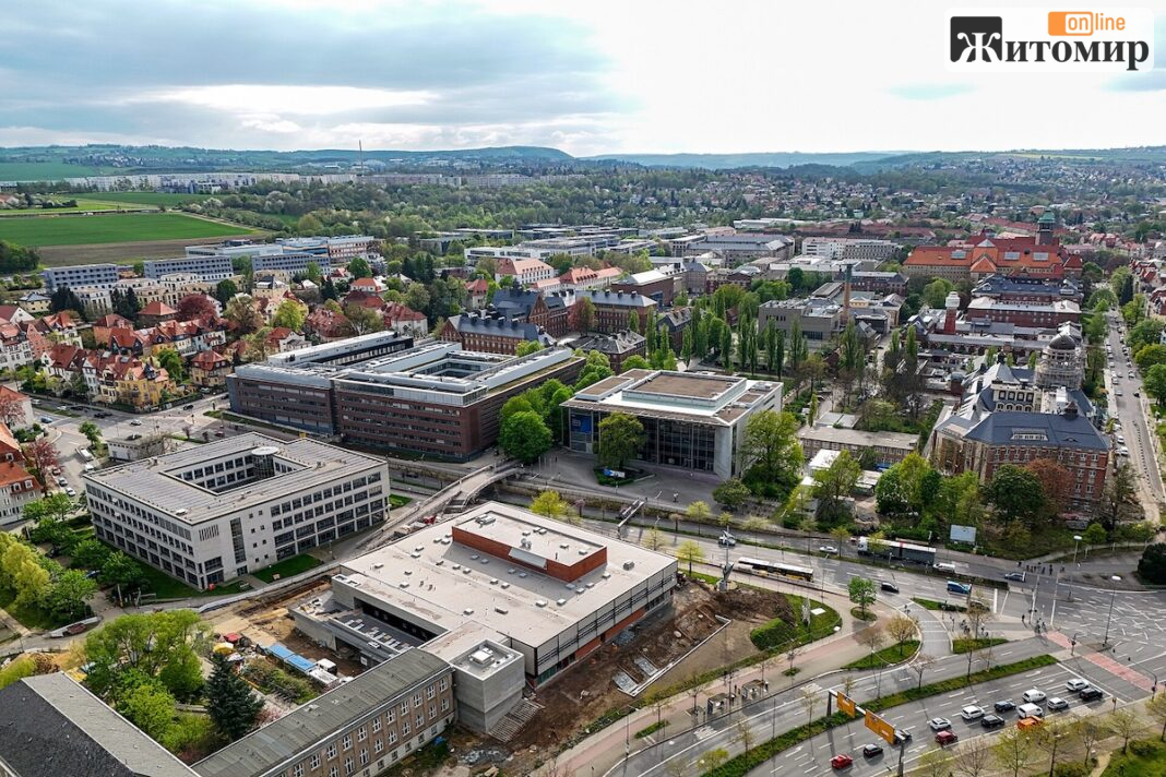 TU_Dresden_Campus_2024_Luftbild_Toni_Klemm_2500px Технічний університет Дрездена. Студенти Житомирської політехніки можуть взяти участь у конкурсі Erasmus+ на навчання та стажування. Автор: Toni Klemm (Toniklemm). Wikimedia Commons