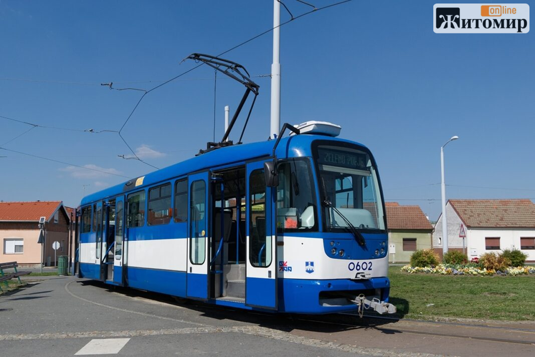 Tatra_T3R.PV_0602,_tram_line_1,_Osijek,_2019 Tatra_T3R.PV_0602,_tram_line_1,_Osijek,_2019