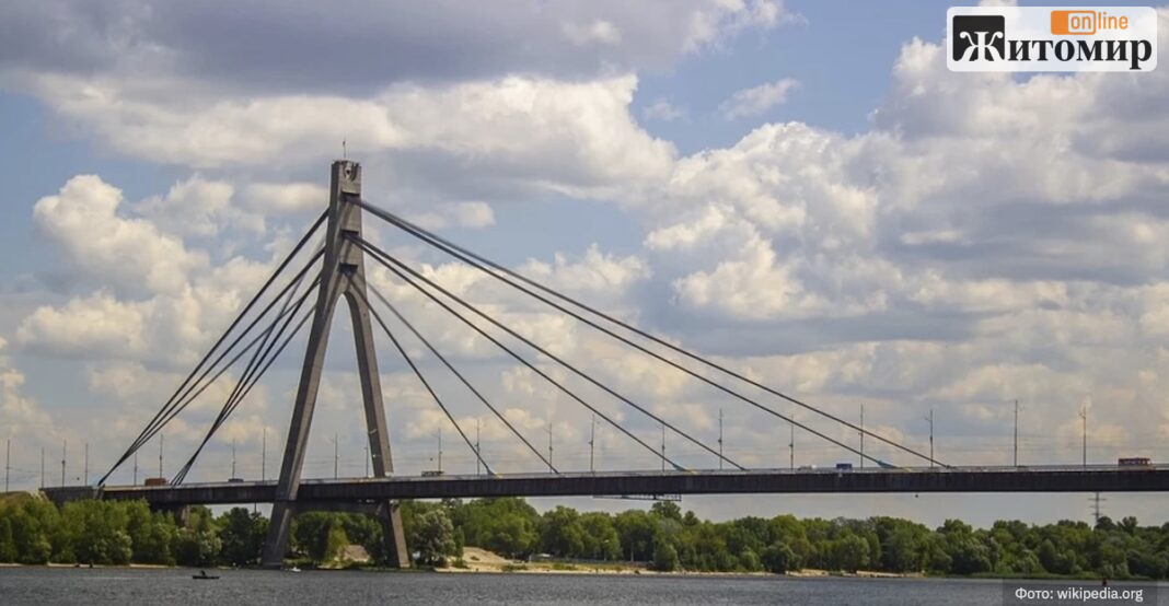 У Києві змінили правила руху транспорту мостами під час повітряної тривоги