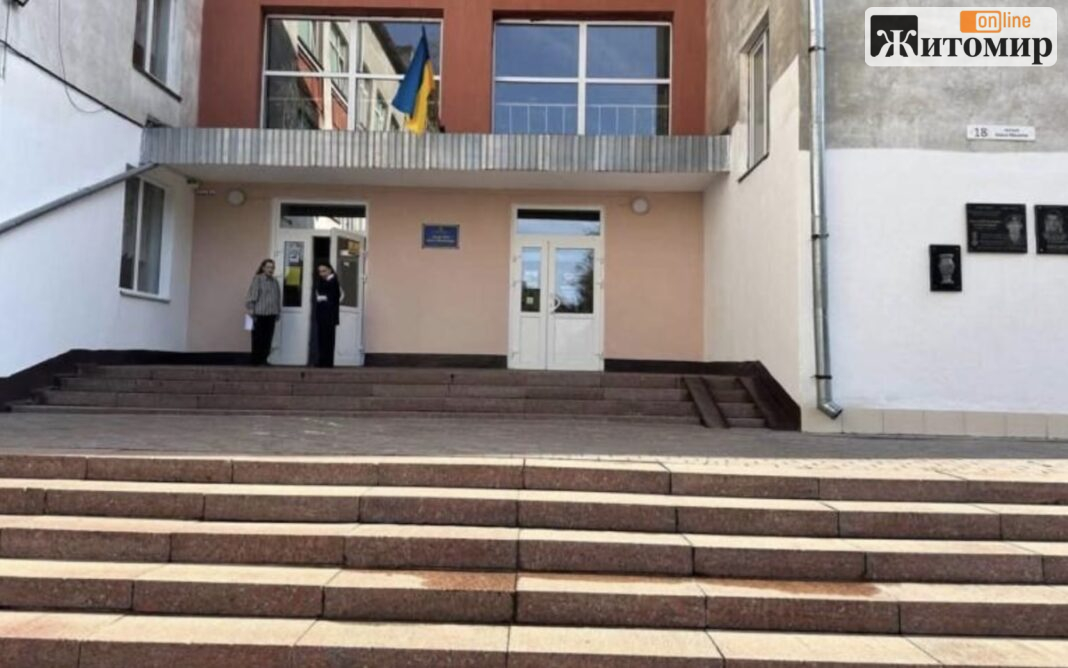 Screenshot У житомирському ліцеї №34 знайшли прострочені продукти та міль у крупах: що виявила перевірка