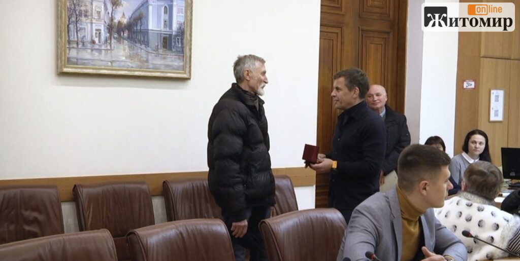 35 років тому Житомир повернув вежу на герб: ім’я художника офіційно визнали лише у 2022-му - Корисна інформація Житомира та Житомирщини. Джерело: Zhitomir-OnLine 35 років тому Житомир повернув вежу на герб: ім’я художника офіційно визнали лише у 2022-му