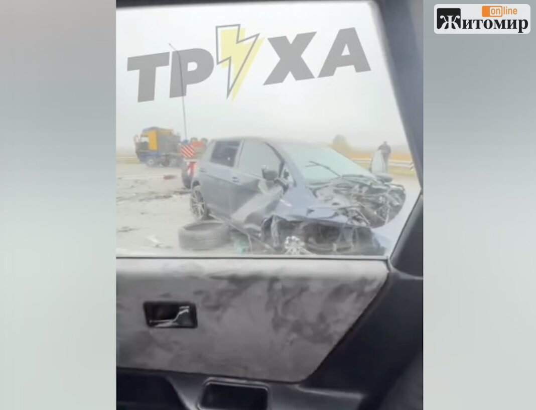 На трасі Київ — Чоп біля села Козак смертельна ДТП: рух у напрямку Житомира ускладнений