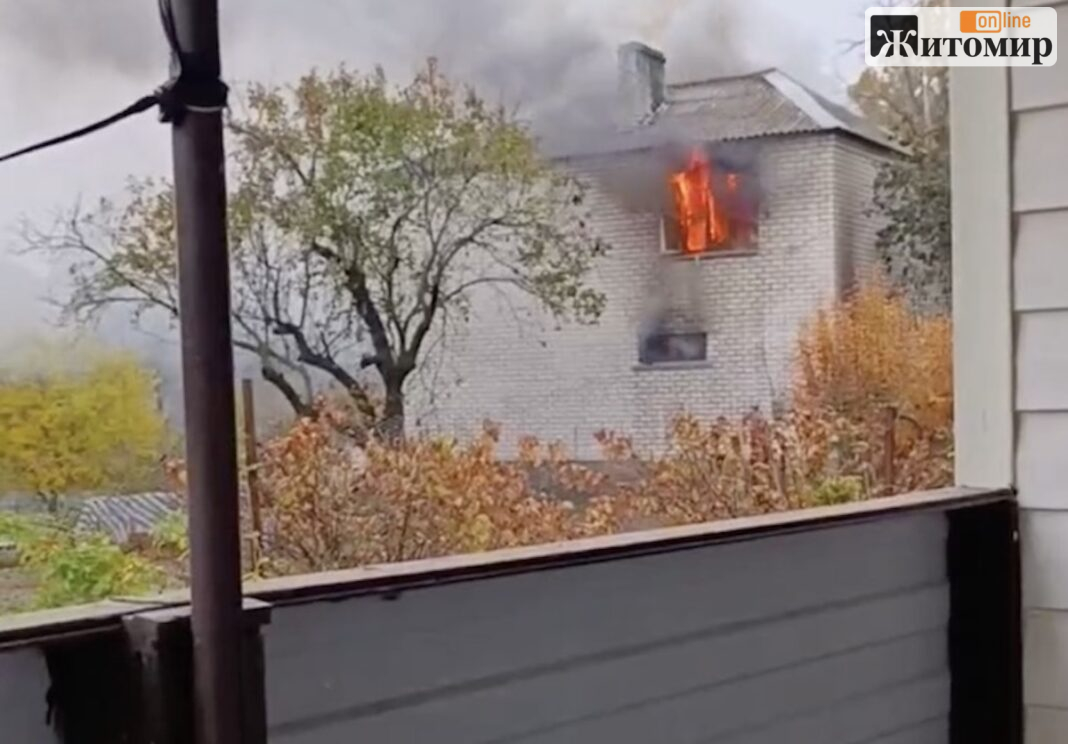 У Тетерівці на Житомирщині горить приватний будинок Пожежа у приватному будинку в Тетерівці Житомирського району