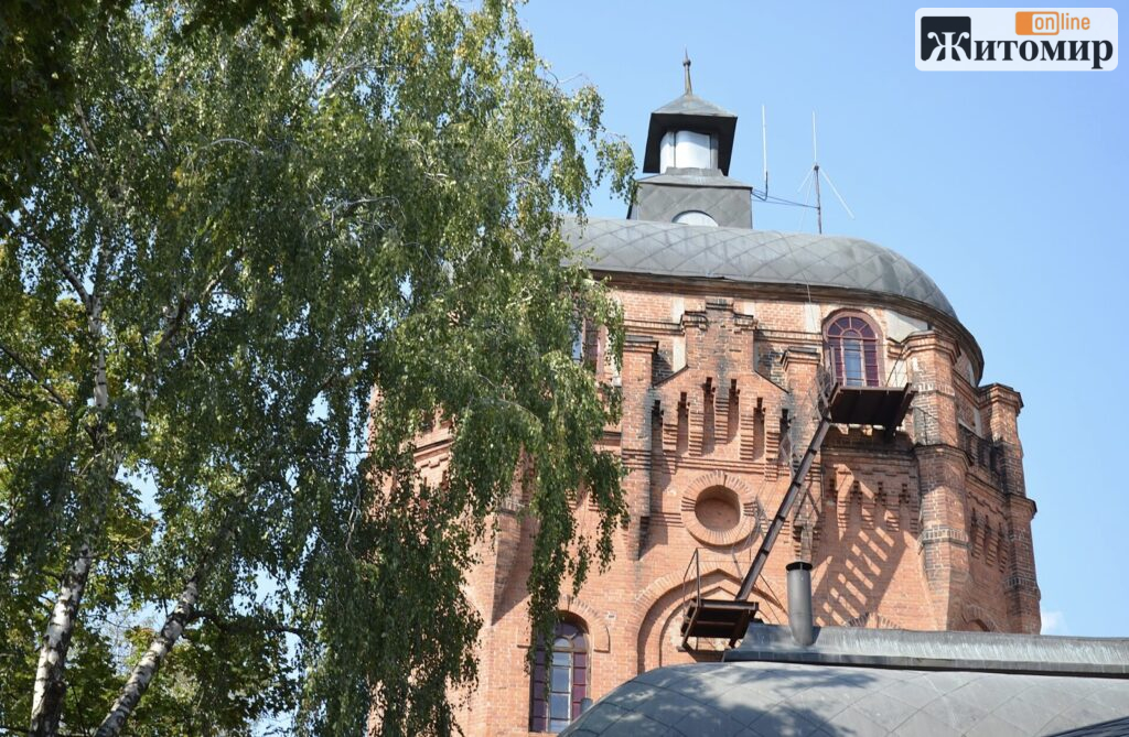 Житомиряни платили водовозам за воду з Тетерева: як у місті звели 31-метрову вежу - Корисна інформація Житомира та Житомирщини. Джерело: Zhitomir-OnLine Житомиряни платили водовозам за воду з Тетерева: як у місті звели 31-метрову вежу
