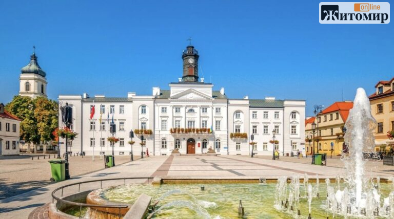 Депутати Плоцька відхилили вимогу розірвати партнерство з Житомиром - Політика, Світ. Джерело: Zhitomir-OnLine Фото будівлі міської влади Плоцька