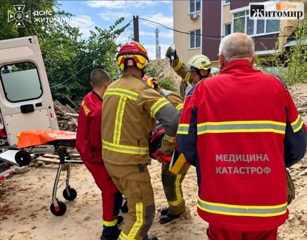 «Я постійно тримав крапельницю»: рятувальник розповів, як у Житомирі витягували хлопця з шахти ліфта - Розмова, Корисна інформація Житомира та Житомирщини, Топ-новини. Джерело: Zhitomir-OnLine фото 3