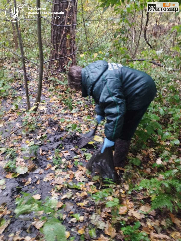 Біля села Довжик перевіряють ґрунт через повідомлення про можливе забруднення нечистотами