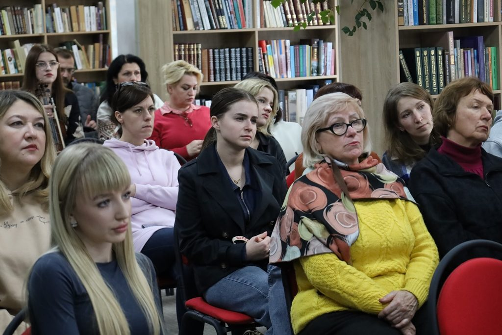 Звягель у світлинах та історіях: у громаді презентували фотокнигу про рідне місто - Корисна інформація Житомира та Житомирщини. Джерело: Zhitomir-OnLine Звягель у світлинах та історіях: у громаді презентували фотокнигу про рідне місто